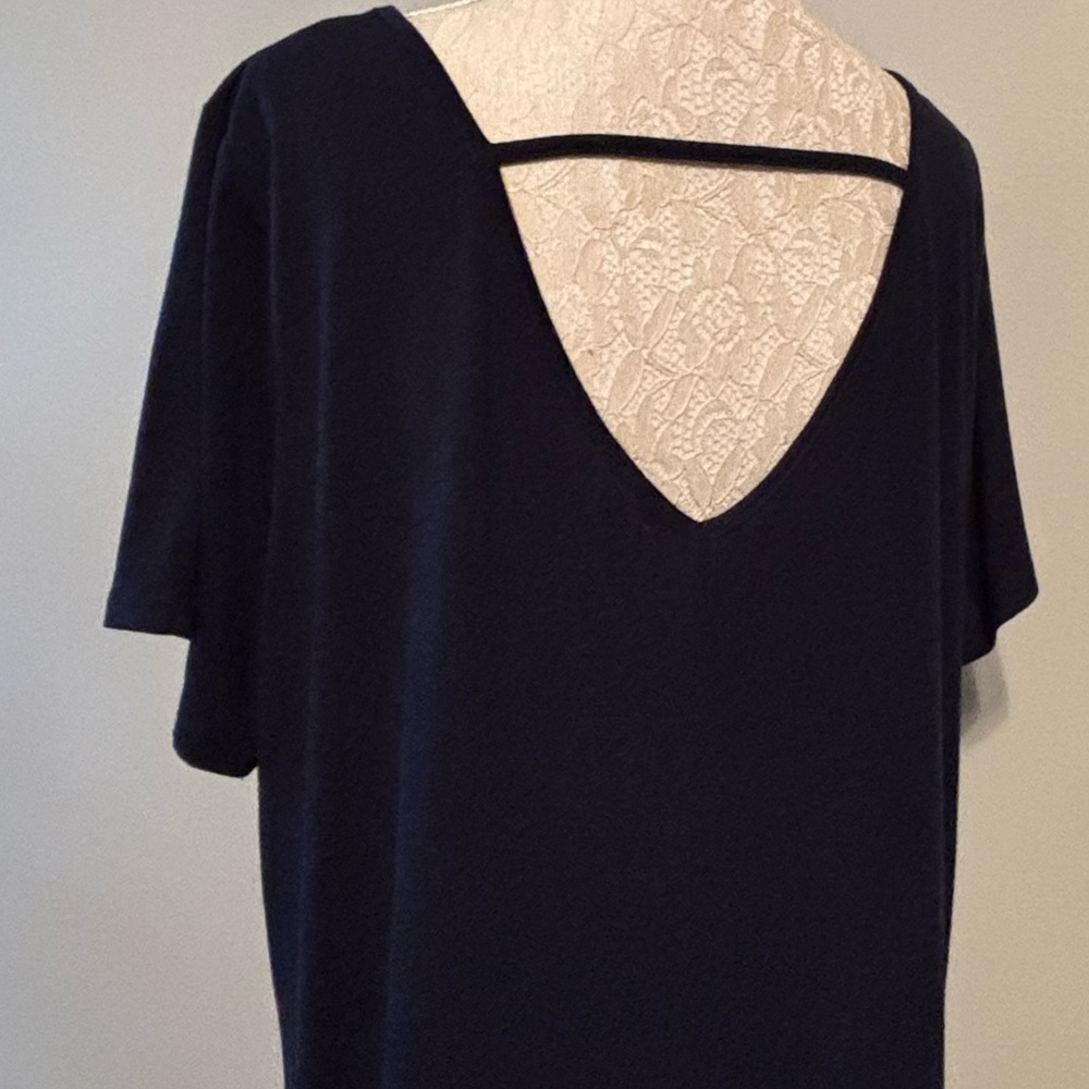 Elegant Black Sleeveless Dress - Picture 5 of 7